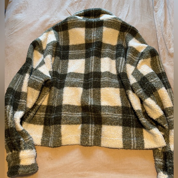 Abercrombie & Fitch White & Green Plaid Cropped Sherpa Jacket (Size XL) - Picture 6 of 6